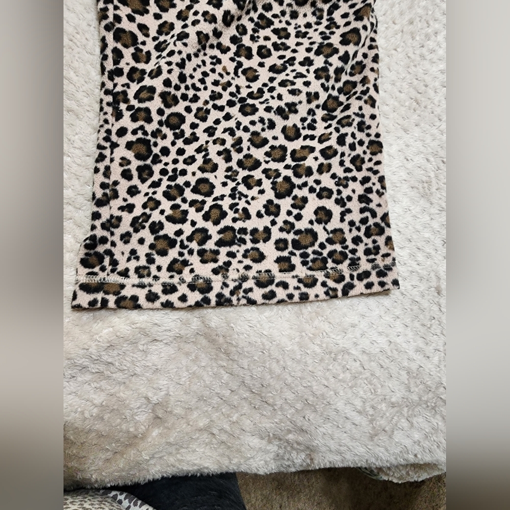 Midnight by Carole Hochman Leopard Print Pajamas - Picture 4 of 8
